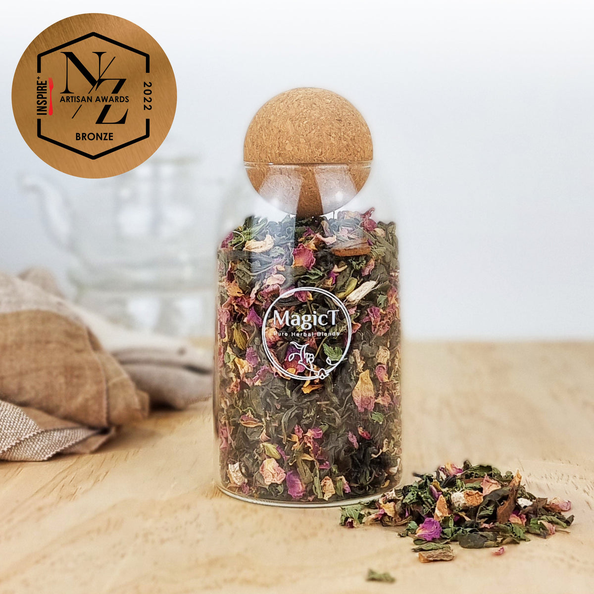 Daily Energizer : Green tea, Peppermint, Rose petal, Cardamom, Ginger and Cinnamon - Magic T